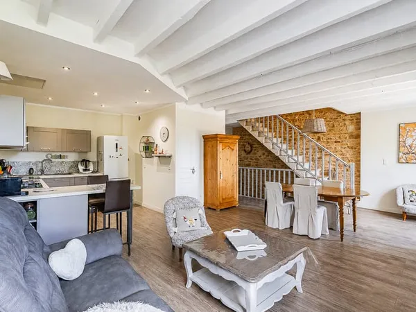 Bel appartement en triplex au coeur de Lachassagne