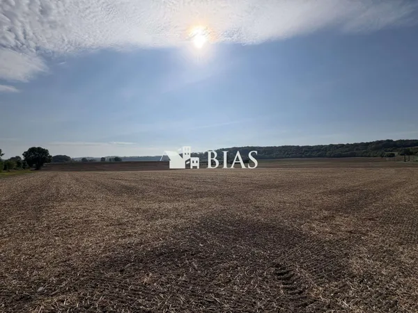 Terrain 10500 m²