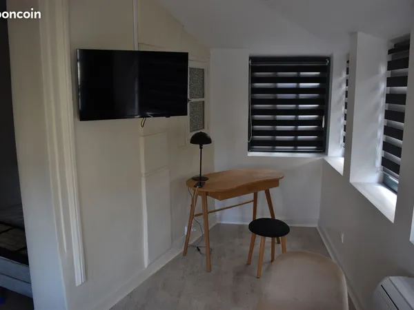 Studio meublé avec terrasse