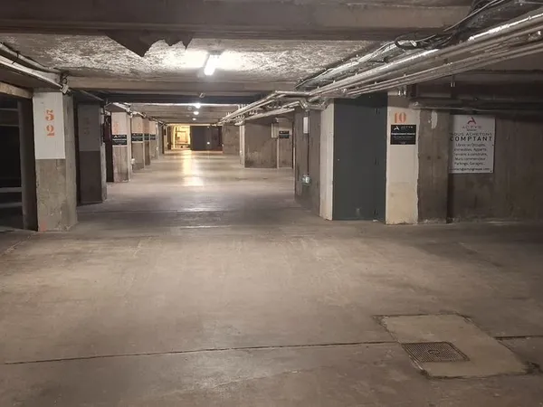 Parking voiture - lyon 3 - rue des cuirassiers