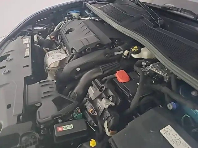 Peugeot 408 phev 225 e-eat8 — photo 18