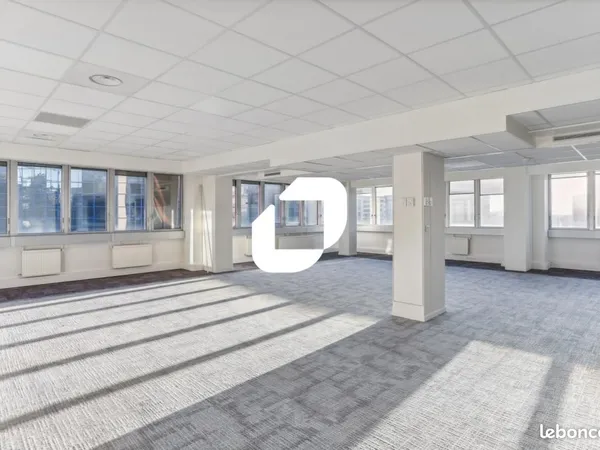 Bureau 250 m²
