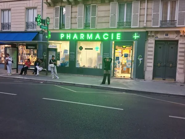 Vente local pharmacie avec logement et dépendances paris 5e bail neuf 9 ans