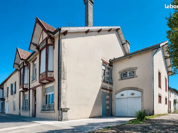 Maison 10 pièces 330 m²