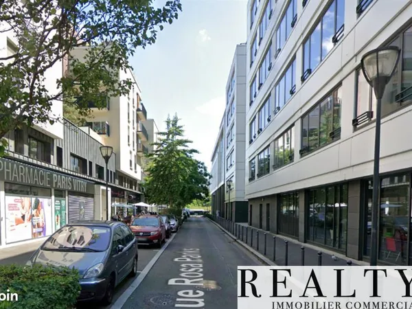 Local commercial 913 m²