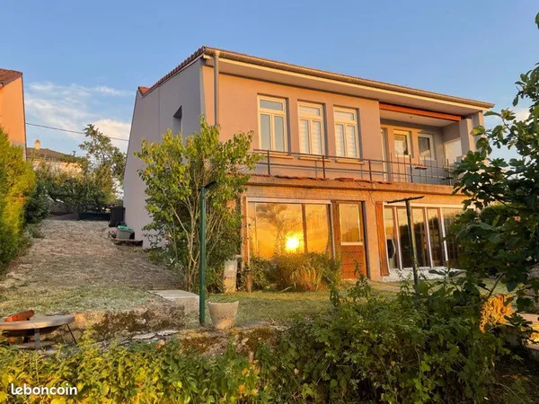 Maison 6 pièces avec jardin, idéalement située dans un lotissement calme à deux pas des écoles,