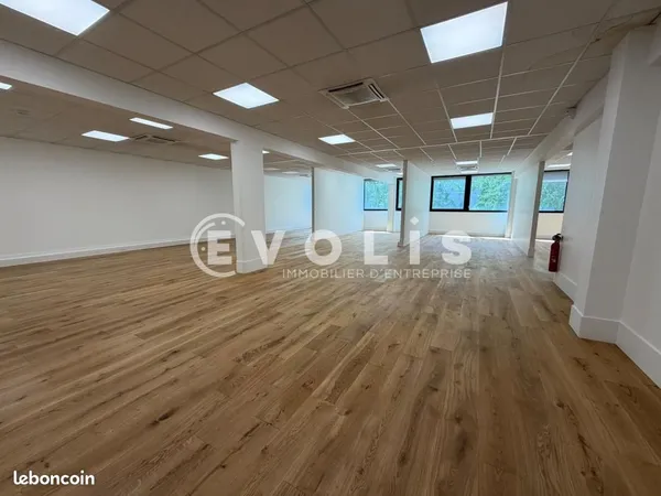 Bureau 363 m²