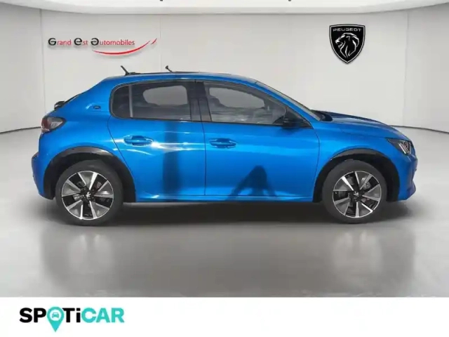 Peugeot 208 e- 136ch gt — photo 8