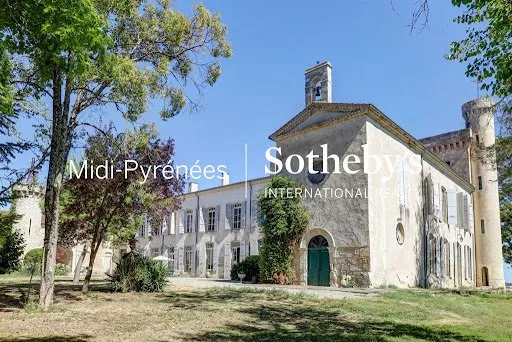 Château 30 pièces 1432 m²