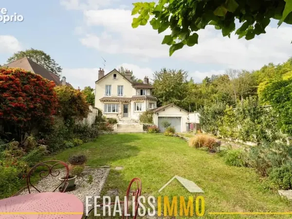 Maison familiale chaleureuse au coeur du village de Cergy
