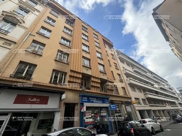 Bureau 130 m²