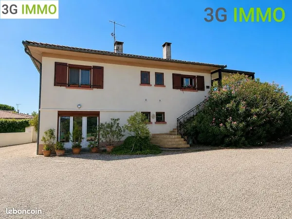 Belle MAISON familiale de 207 M2 - terrain de 1711 M2 - piscine et dépendances- a 10mn de MONTAUBAN-