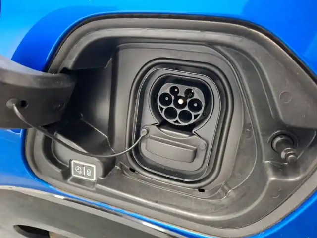 Peugeot 208 electrique 50 kwh 136ch — photo 3