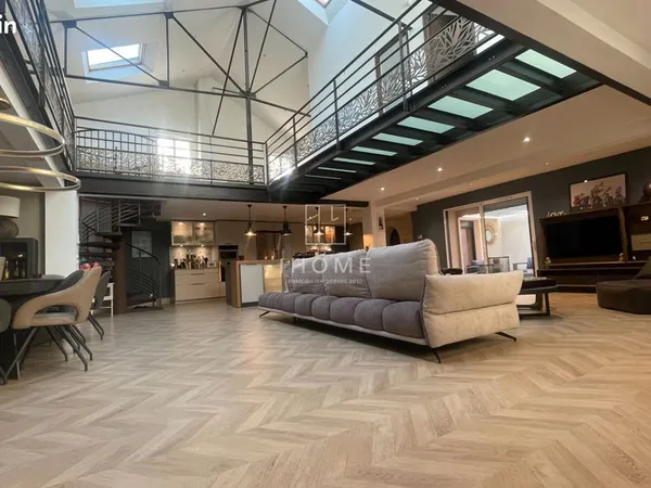 Château 6 pièces 300 m²