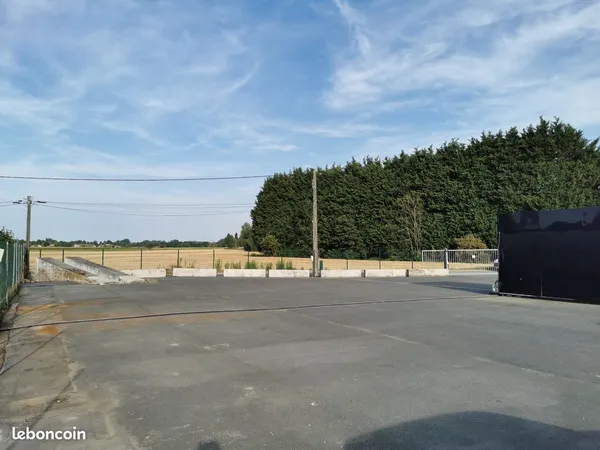 Emplacement / Parking de stockage 912 M2 situé sur la commune de Quesnoy sur Deûle