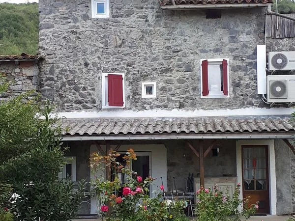 Maison de village avec grand jardin