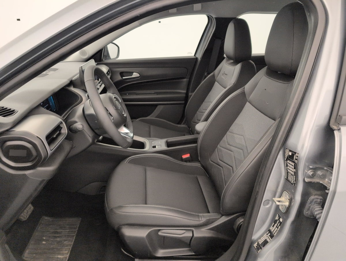 Jeep Avenger — photo 16