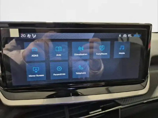 Peugeot 2008 hybrid 145 e-dcs6 — photo 18
