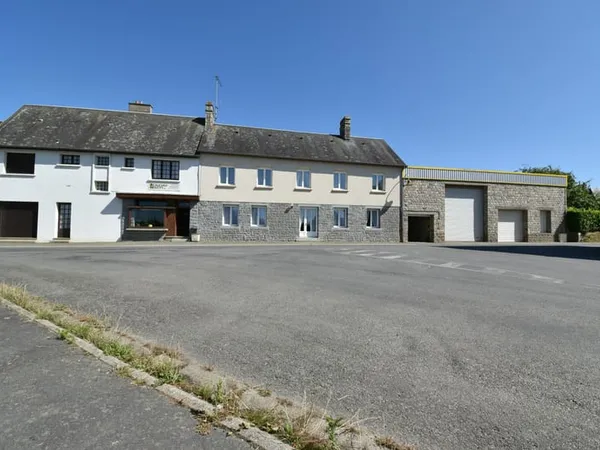 Bien immobilier de rendement Vente Saint-Roch-sur-Égrenne 12p 350m² 149990€