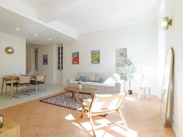 NICE - PORT / PLACE GARIBALDI - SUPERBE T3 DE 72 m² - 2 BALCONS - 2 200 CC