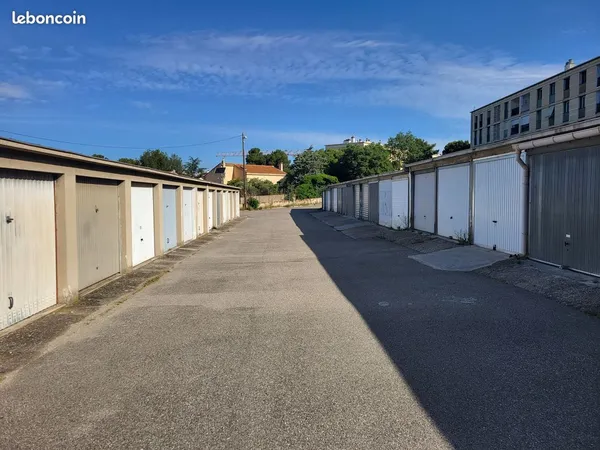Box / Garage fermé 14,7m² (13012)