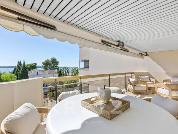 Appartement rénové de 3 chambres avec vue mer au Palm Beach