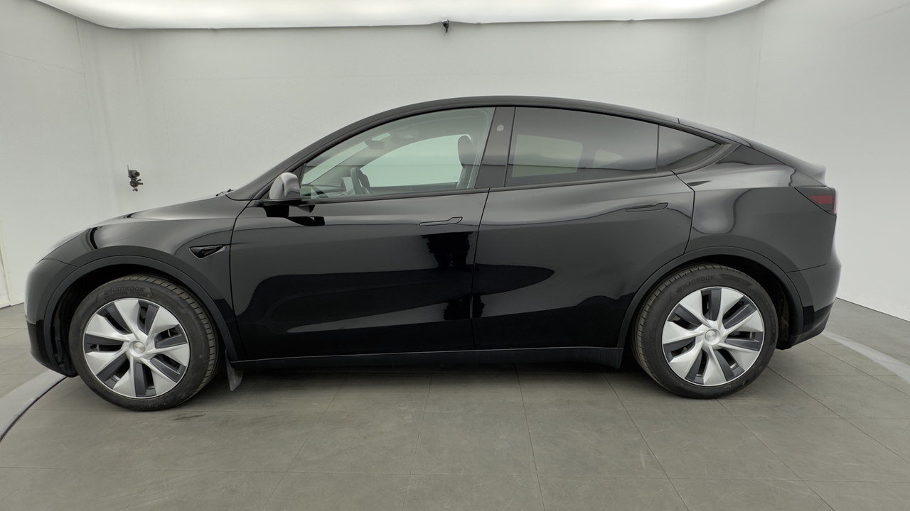 Tesla MODEL Y Standard RWD — photo 2
