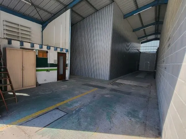 Local hangar 130m2