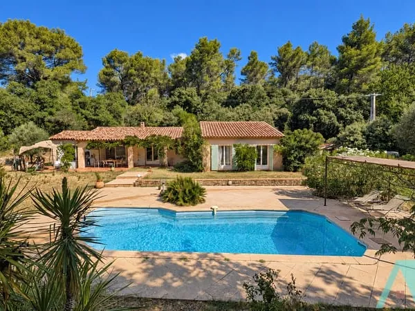 Maison 5 pièces 160m2 sur 2ha de terrain avec piscine