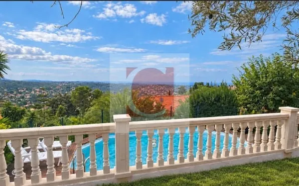 VENCE — UNE MAISON D'ARTISTE À CROQUER !
