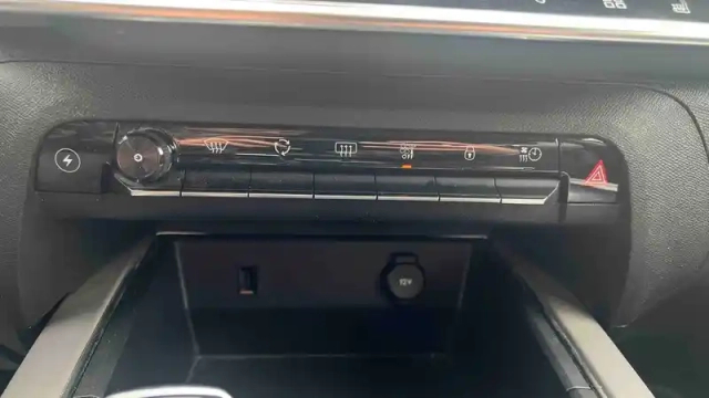 Citroën C5 Aircross hybride rechargeable 225 s&amp;s e-eat8 — photo 29