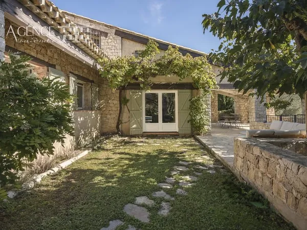 Maison familiale de charme 253 m² entièrement rénovée avec f
