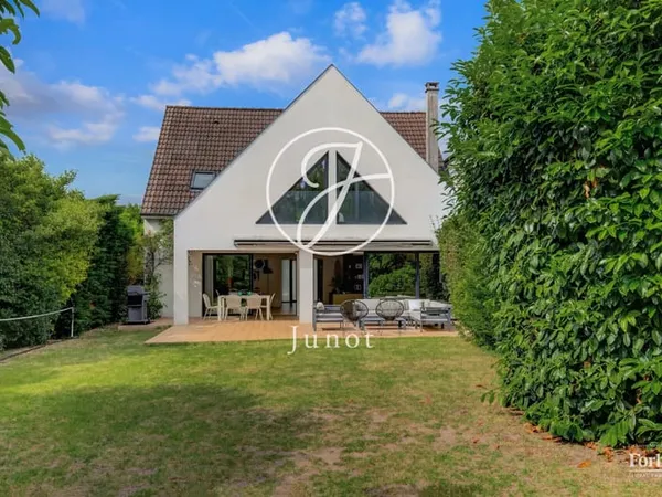 Rueil-Malmaison - BUZENVAL - Propriété - 198.48 m² au sol - 4 chambres - Terrain de 748 m²