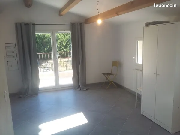 T1 avec balcon et parking