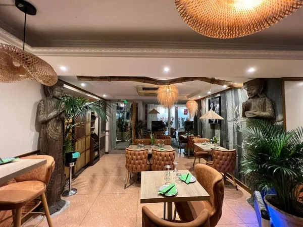 FONDS DE COMMERCE-CANNES- 330000EUR