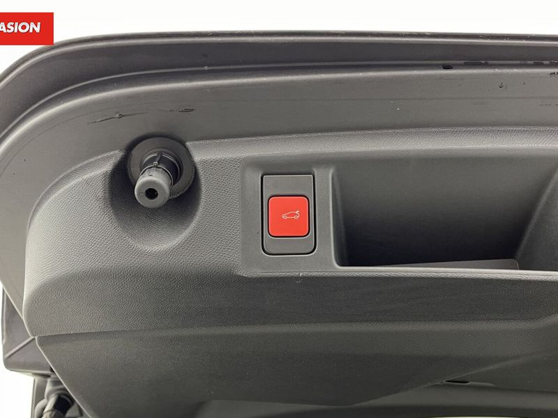 Peugeot 308 III 1.5 BlueHDi 130ch GT EAT8 — photo 25