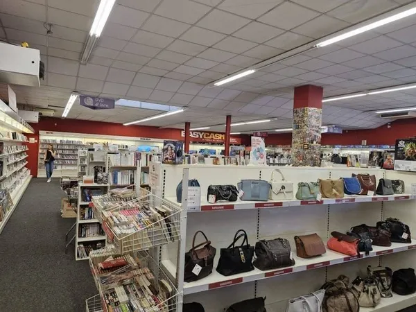 Local commercial 715 m²