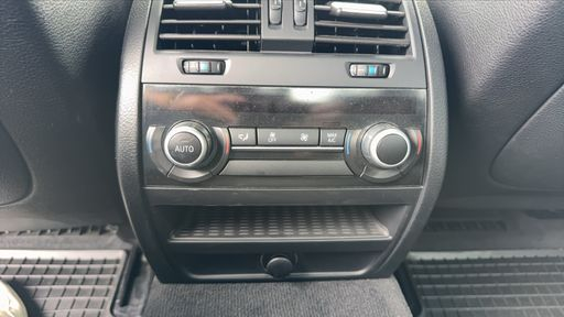 BMW M5 4.4 i V8 560 DKG7 - M – 2013 – 85883 km – Essence – Boîte Automatique — photo 26