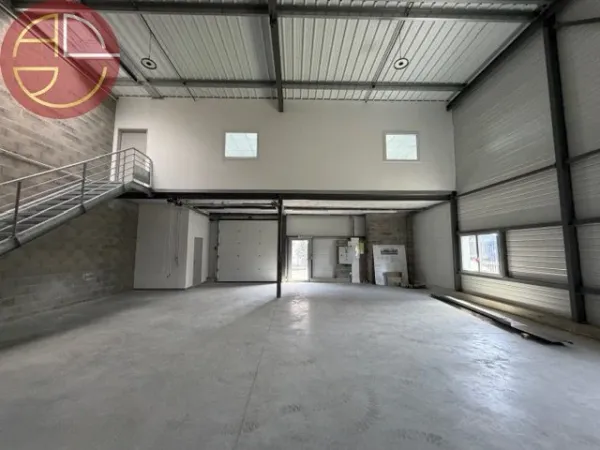 Local 4 pièces 212 m²