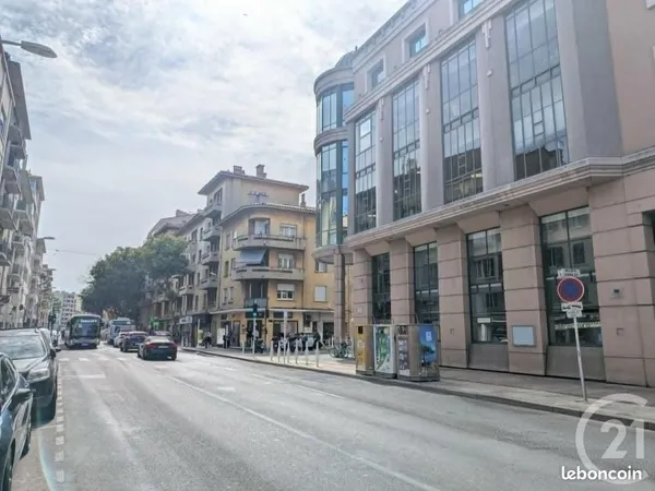 Commerce 72 m²