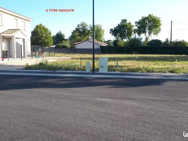 Terrain 693 m² Garidech