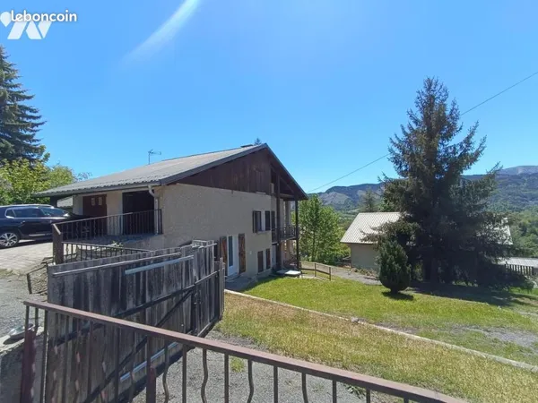 Maison 8 pièces 244 m²