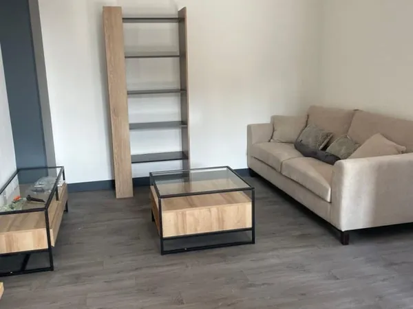 Bel appartement T3 entierement rénové et meublé