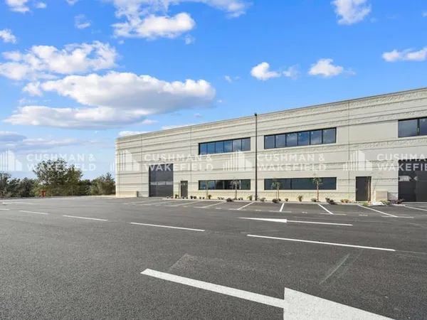 Local d'activité 637 m²