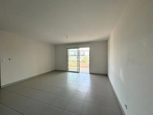 VILLENEUVE LES AVIGNON - APPARTEMENT T3 64.05 M² AVEC GARAGE ET PARKING