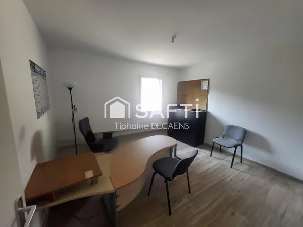 3 bureaux de disponible location de 1 / 2 ou 3 bureaux possible tous au meme etage (R+1), partie com
