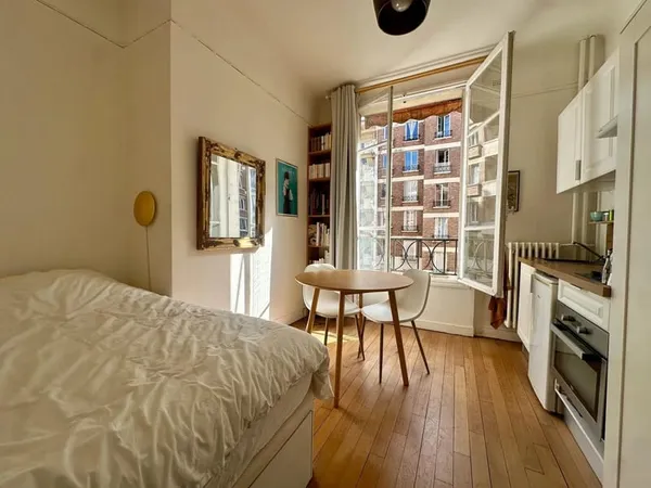 PARIS XVI - PORTE D'AUTEUIL - CHAMBRE DE SERVICE MEUBLEE