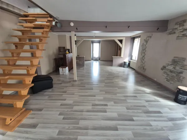 Charmant duplex avec 2 garages et terrasse couverte !