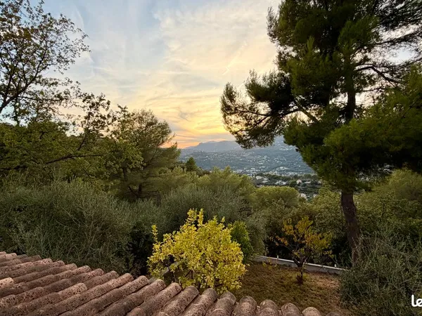 Nice - St Roman de Bellet, au coeur du vignoble, belle demi-villa neo-provençale, 3 pièces, 80m2