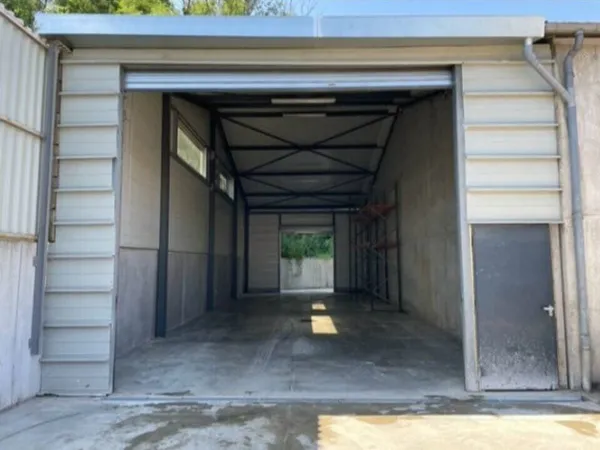 Local d'activité 145 m²